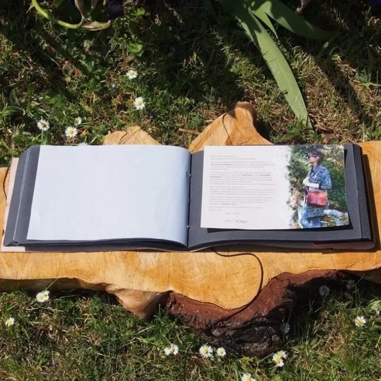 album_photos_en_cuir__arbre_de_vie__petit_format_7.webp Albums Photos En Cuir*Skin Project Album photos en cuir - Arbre de vie - Petit format