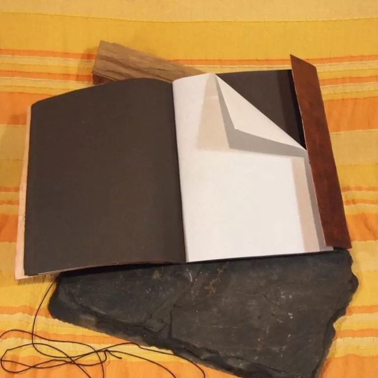 album_photos_en_cuir_pierre__grand_format_5.webp Albums Photos En Cuir*Skin Project Album photos en cuir pierre – Grand format