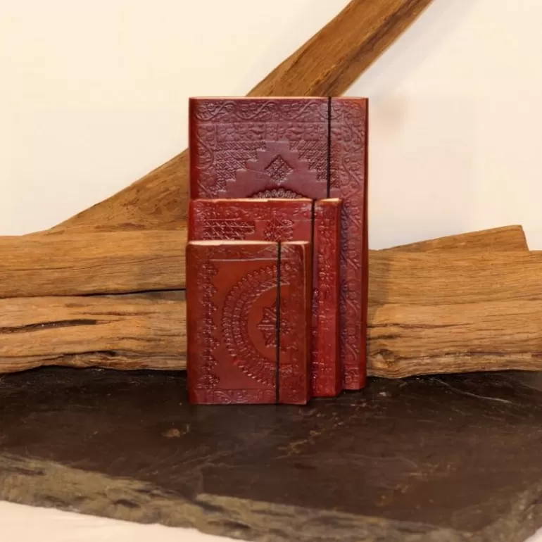 calepin_en_cuir_repouss__elastique_2.webp Carnets En Cuir*Skin Project Calepin en cuir repoussé - Elastique