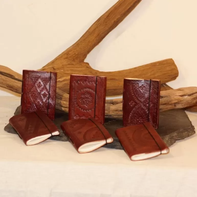 calepin_en_cuir_repouss__elastique_4.webp Carnets En Cuir*Skin Project Calepin en cuir repoussé - Elastique