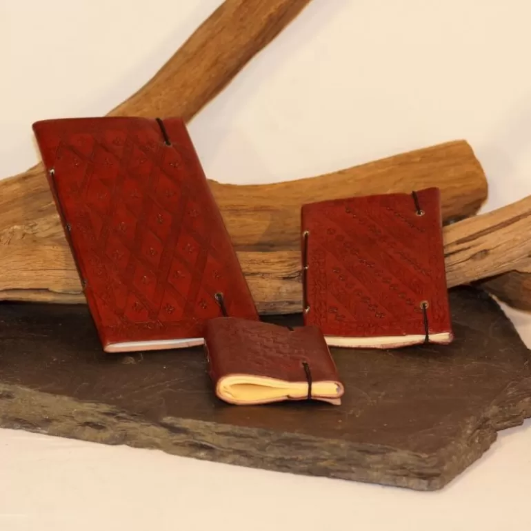 calepin_en_cuir_repouss__elastique_5.webp Carnets En Cuir*Skin Project Calepin en cuir repoussé - Elastique