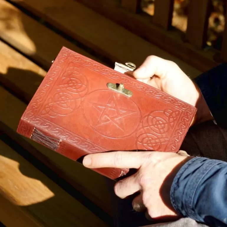 Carnets En Cuir*Skin Project Carnet en cuir - Pentagramme - Crochet - M