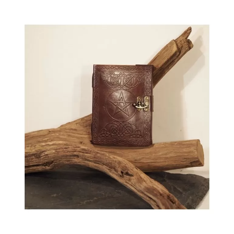 Carnets En Cuir*Skin Project Carnet en cuir - Pentagramme - Crochet - M