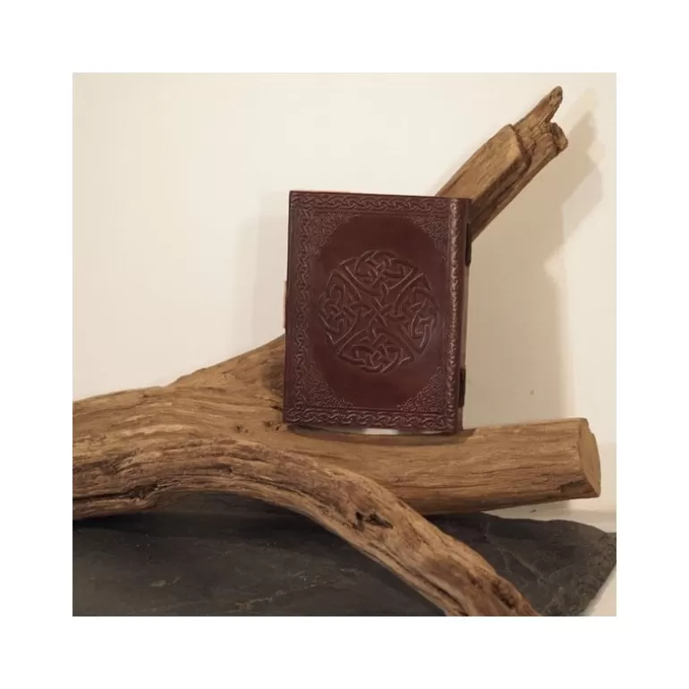 Carnets En Cuir*Skin Project Carnet en cuir - Pentagramme - Crochet - M