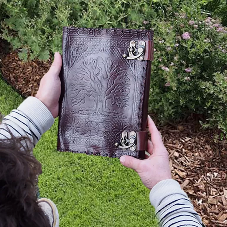 Carnets En Cuir*Skin Project Grimoire en cuir - Arbre de vie - Double crochet - XL