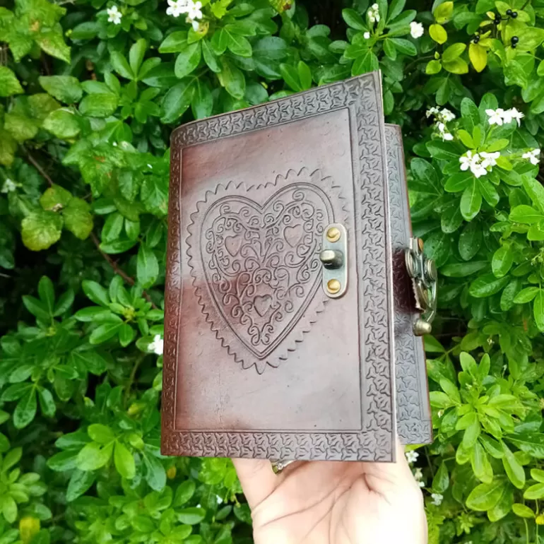 Carnets En Cuir*Skin Project Grimoire en cuir - Coeur & Crochet - M