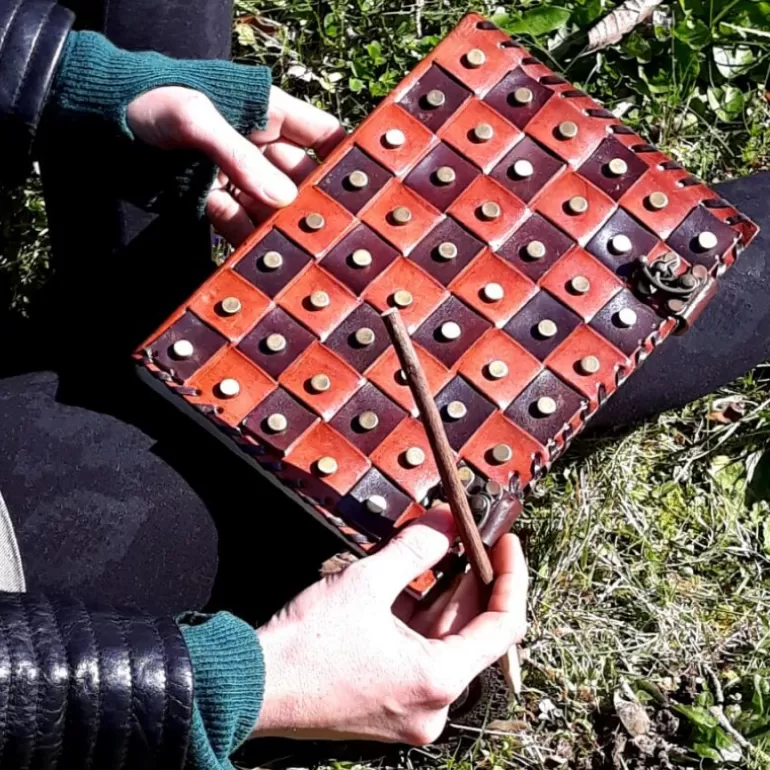 Carnets En Cuir*Skin Project Grimoire en cuir - Damier - Crochet laiton - XL