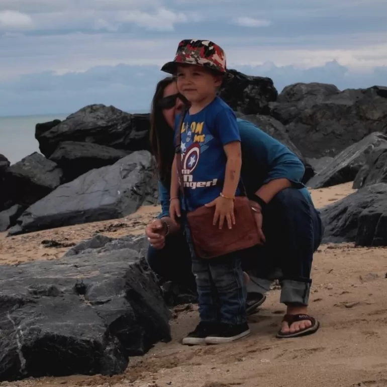 petite_besace_en_cuir__rabat_et_bandoulire__rond__s_3.webp Sacs À Bandoulière En Cuir | Sacs À Main En Cuir*Skin Project Petite besace en cuir à rabat et bandoulière - Rond - S