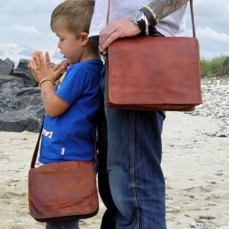 petite_besace_en_cuir__rabat_et_bandoulire__rond__s_4.webp Sacs À Bandoulière En Cuir | Sacs À Main En Cuir*Skin Project Petite besace en cuir à rabat et bandoulière - Rond - S