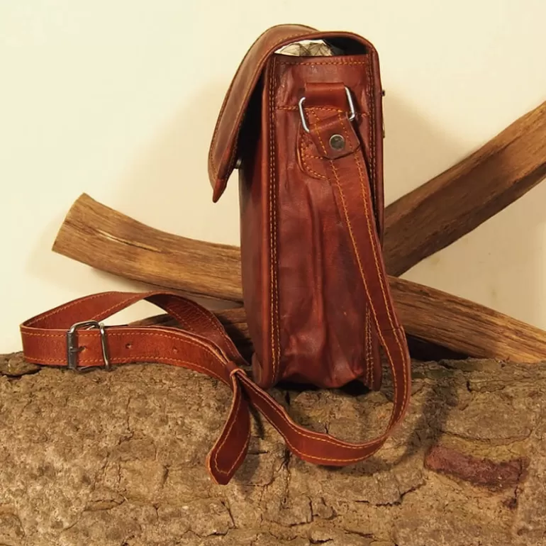 petite_sacoche_haute_en_cuir__pression_aimante__s_5.webp Sacs À Bandoulière En Cuir | Sacs À Main En Cuir*Skin Project Petite sacoche haute en cuir - pression aimantée - S