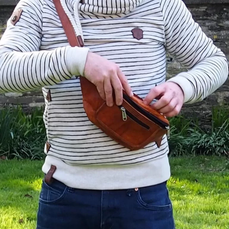 sac_banane_en_cuir_naturel__pochette__soufflet_3.webp Ceintures En Cuir | Ceintures En Cuir*Skin Project Sac Banane en cuir naturel - pochette à soufflet