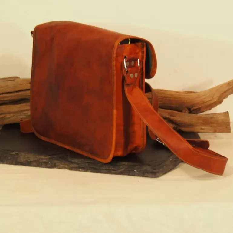 sacoche__cartable_en_cuir_vintage___boucles___l_3.webp Sacs À Bandoulière En Cuir | Cartables En Cuir*Skin Project Sacoche / Cartable en cuir vintage – 2 boucles – L