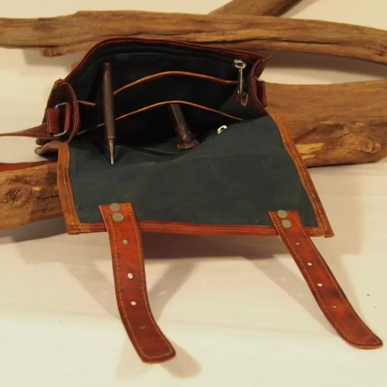 sacoche_homme_vintage_en_cuir__bandoulire___boucles__m_10.webp Sacs À Bandoulière En Cuir | Sacoches En Cuir*Skin Project Sacoche homme vintage en cuir à bandoulière – 2 boucles – M