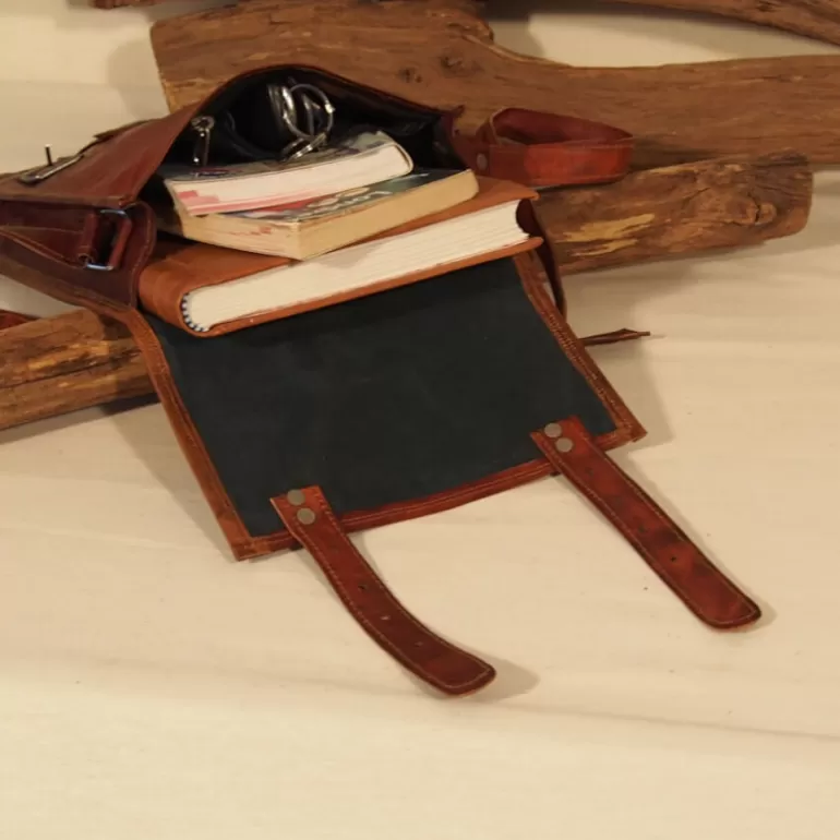 sacoche_homme_vintage_en_cuir__bandoulire___boucles__m_7.webp Sacs À Bandoulière En Cuir | Sacoches En Cuir*Skin Project Sacoche homme vintage en cuir à bandoulière – 2 boucles – M